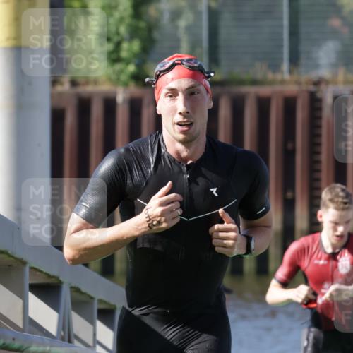 09.08.2026 - GEWOBA Citytriathlon Bremen Yannick Fuchs http://msf.ph/oto/9931498 09.08.2026 10:12:28 Schwimmen 287, 349 meine-sportfotos.de