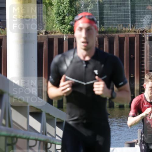09.08.2026 - GEWOBA Citytriathlon Bremen Yannick Fuchs http://msf.ph/oto/9931499 09.08.2026 10:12:28 Schwimmen 287, 349 meine-sportfotos.de