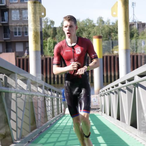 09.08.2026 - GEWOBA Citytriathlon Bremen Yannick Fuchs http://msf.ph/oto/9931507 09.08.2026 10:12:31 Schwimmen 287, 349 meine-sportfotos.de
