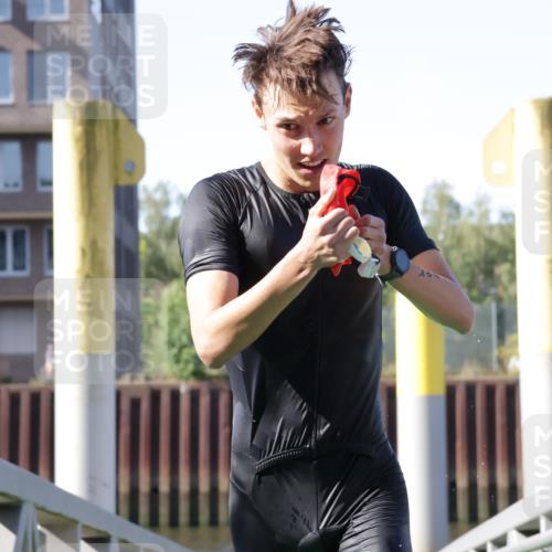 09.08.2026 - GEWOBA Citytriathlon Bremen Yannick Fuchs http://msf.ph/oto/9931518 09.08.2026 10:13:15 Schwimmen 286 meine-sportfotos.de