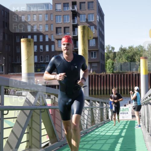 09.08.2026 - GEWOBA Citytriathlon Bremen Yannick Fuchs http://msf.ph/oto/9931549 09.08.2026 10:14:01 Schwimmen 291, 323, 336, 348 meine-sportfotos.de