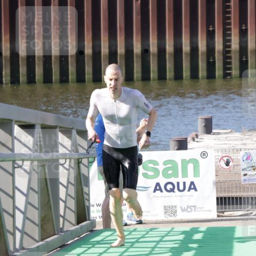 09.08.2026 - GEWOBA Citytriathlon Bremen Yannick Fuchs http://msf.ph/oto/9931564 09.08.2026 10:14:15 Schwimmen 291, 336, 351 meine-sportfotos.de