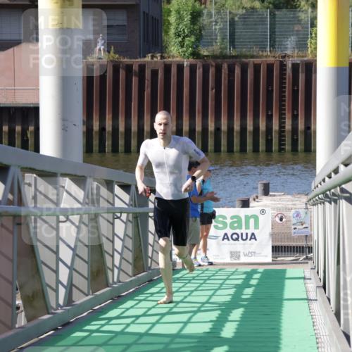 09.08.2026 - GEWOBA Citytriathlon Bremen Yannick Fuchs http://msf.ph/oto/9931565 09.08.2026 10:14:16 Schwimmen 291, 336, 351 meine-sportfotos.de