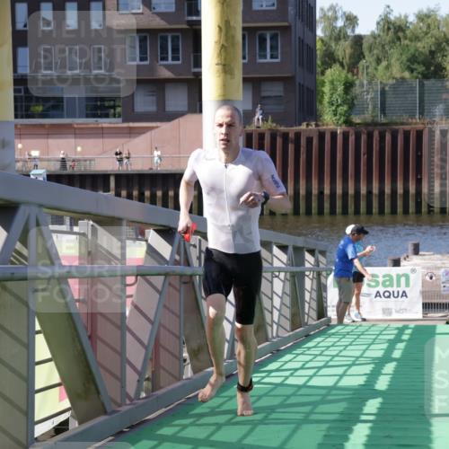 09.08.2026 - GEWOBA Citytriathlon Bremen Yannick Fuchs http://msf.ph/oto/9931571 09.08.2026 10:14:18 Schwimmen 291, 351 meine-sportfotos.de