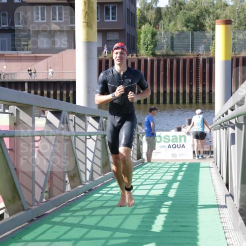 09.08.2026 - GEWOBA Citytriathlon Bremen Yannick Fuchs http://msf.ph/oto/9931592 09.08.2026 10:14:28 Schwimmen 301, 351, 358 meine-sportfotos.de