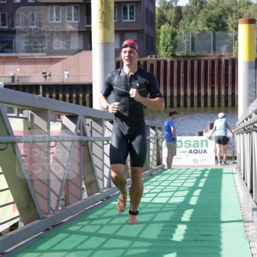 09.08.2026 - GEWOBA Citytriathlon Bremen Yannick Fuchs http://msf.ph/oto/9931594 09.08.2026 10:14:28 Schwimmen 301, 351, 358 meine-sportfotos.de