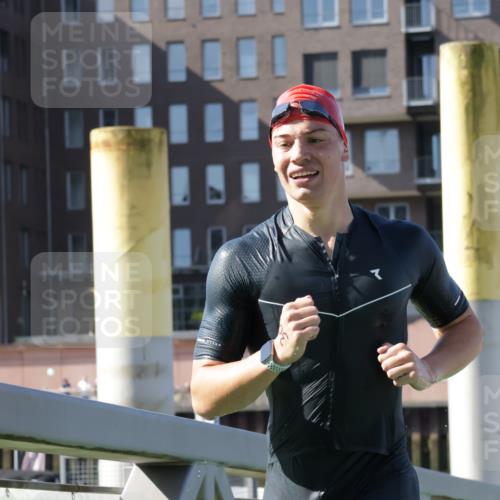 09.08.2026 - GEWOBA Citytriathlon Bremen Yannick Fuchs http://msf.ph/oto/9931596 09.08.2026 10:14:29 Schwimmen 301, 351, 358 meine-sportfotos.de