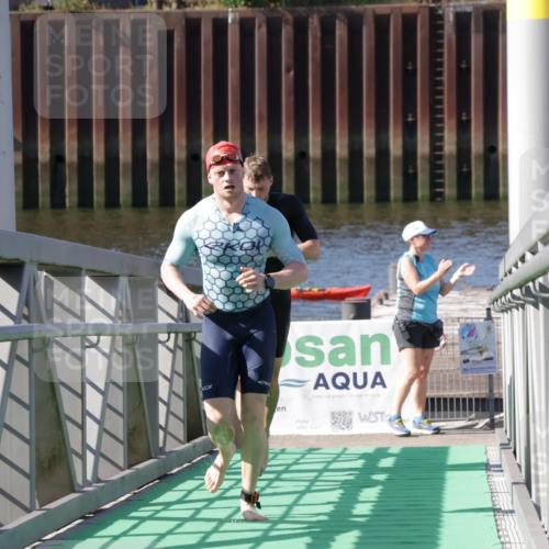 09.08.2026 - GEWOBA Citytriathlon Bremen Yannick Fuchs http://msf.ph/oto/9931599 09.08.2026 10:14:39 Schwimmen 301, 314, 322, 358 meine-sportfotos.de