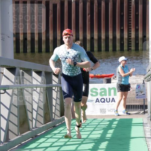 09.08.2026 - GEWOBA Citytriathlon Bremen Yannick Fuchs http://msf.ph/oto/9931600 09.08.2026 10:14:39 Schwimmen 301, 314, 322, 358 meine-sportfotos.de