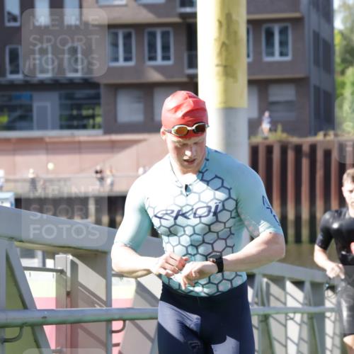09.08.2026 - GEWOBA Citytriathlon Bremen Yannick Fuchs http://msf.ph/oto/9931605 09.08.2026 10:14:42 Schwimmen 314, 322, 358 meine-sportfotos.de