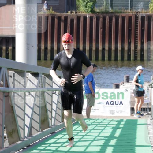 09.08.2026 - GEWOBA Citytriathlon Bremen Yannick Fuchs http://msf.ph/oto/9931610 09.08.2026 10:14:46 Schwimmen 314, 322, 398 meine-sportfotos.de