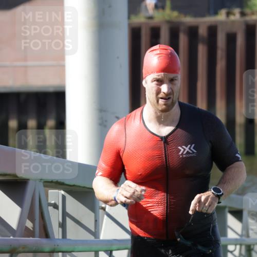 09.08.2026 - GEWOBA Citytriathlon Bremen Yannick Fuchs http://msf.ph/oto/9931632 09.08.2026 10:15:05 Schwimmen 345, 372, 398 meine-sportfotos.de
