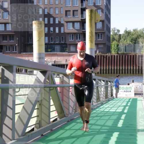 09.08.2026 - GEWOBA Citytriathlon Bremen Yannick Fuchs http://msf.ph/oto/9931635 09.08.2026 10:15:06 Schwimmen 345, 372 meine-sportfotos.de