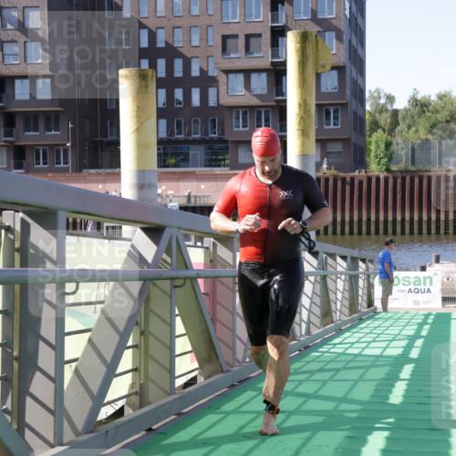 09.08.2026 - GEWOBA Citytriathlon Bremen Yannick Fuchs http://msf.ph/oto/9931636 09.08.2026 10:15:06 Schwimmen 345, 372 meine-sportfotos.de
