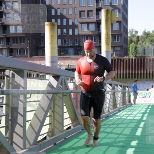 09.08.2026 - GEWOBA Citytriathlon Bremen Yannick Fuchs http://msf.ph/oto/9931637 09.08.2026 10:15:06 Schwimmen 345, 372 meine-sportfotos.de