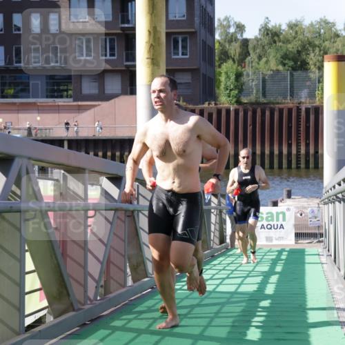 09.08.2026 - GEWOBA Citytriathlon Bremen Yannick Fuchs http://msf.ph/oto/9931658 09.08.2026 10:15:27 Schwimmen 329, 376, 377, 383, 394, 400, 427 meine-sportfotos.de