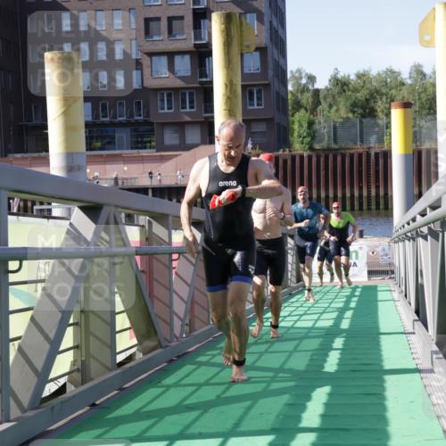 09.08.2026 - GEWOBA Citytriathlon Bremen Yannick Fuchs http://msf.ph/oto/9931673 09.08.2026 10:15:31 Schwimmen 296, 329, 339, 360, 376, 377, 383, 394, 400, 427 meine-sportfotos.de