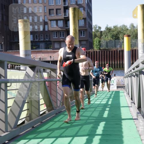 09.08.2026 - GEWOBA Citytriathlon Bremen Yannick Fuchs http://msf.ph/oto/9931674 09.08.2026 10:15:31 Schwimmen 296, 329, 339, 360, 376, 377, 383, 394, 400, 427 meine-sportfotos.de