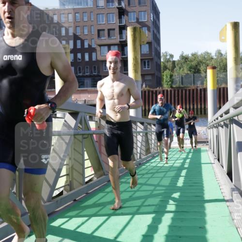 09.08.2026 - GEWOBA Citytriathlon Bremen Yannick Fuchs http://msf.ph/oto/9931677 09.08.2026 10:15:32 Schwimmen 293, 296, 329, 339, 360, 376, 377, 383, 394, 400, 427 meine-sportfotos.de