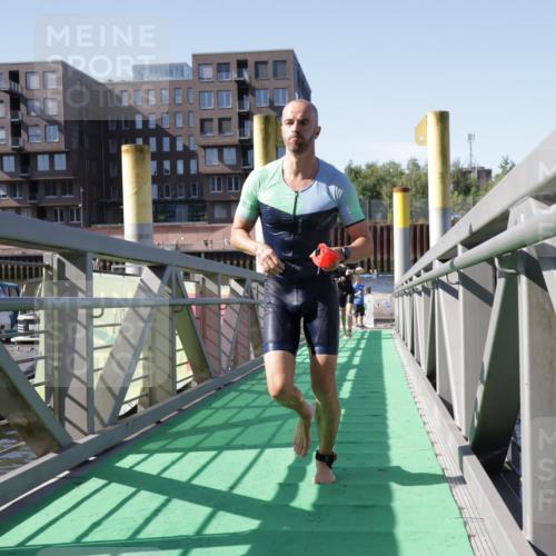 09.08.2026 - GEWOBA Citytriathlon Bremen Yannick Fuchs http://msf.ph/oto/9931712 09.08.2026 10:15:58 Schwimmen 290, 318, 342, 389, 402 meine-sportfotos.de