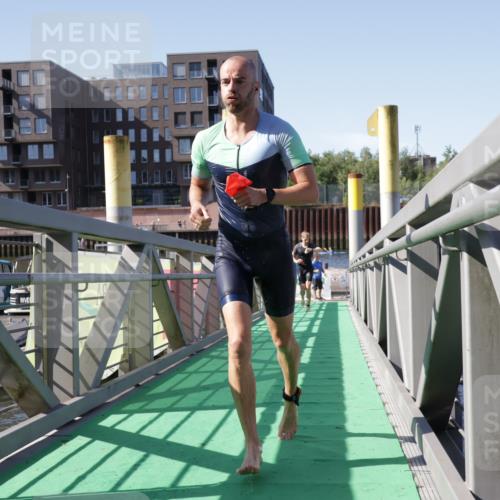 09.08.2026 - GEWOBA Citytriathlon Bremen Yannick Fuchs http://msf.ph/oto/9931713 09.08.2026 10:15:58 Schwimmen 290, 318, 342, 389, 402 meine-sportfotos.de