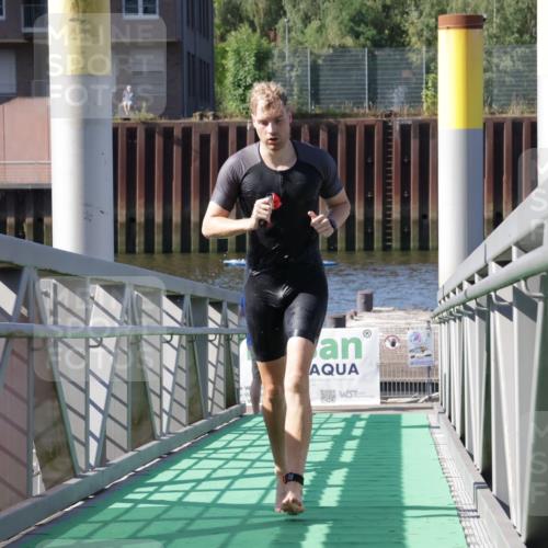 09.08.2026 - GEWOBA Citytriathlon Bremen Yannick Fuchs http://msf.ph/oto/9931715 09.08.2026 10:16:01 Schwimmen 318, 342, 389, 402 meine-sportfotos.de