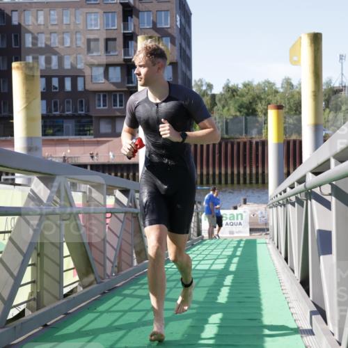 09.08.2026 - GEWOBA Citytriathlon Bremen Yannick Fuchs http://msf.ph/oto/9931719 09.08.2026 10:16:02 Schwimmen 318, 342, 389, 402 meine-sportfotos.de