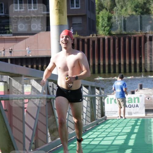09.08.2026 - GEWOBA Citytriathlon Bremen Yannick Fuchs http://msf.ph/oto/9931722 09.08.2026 10:16:11 Schwimmen 300, 318, 389 meine-sportfotos.de