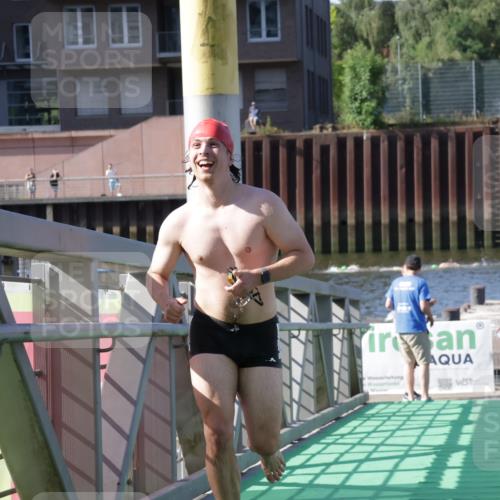 09.08.2026 - GEWOBA Citytriathlon Bremen Yannick Fuchs http://msf.ph/oto/9931723 09.08.2026 10:16:12 Schwimmen 300, 318, 389 meine-sportfotos.de