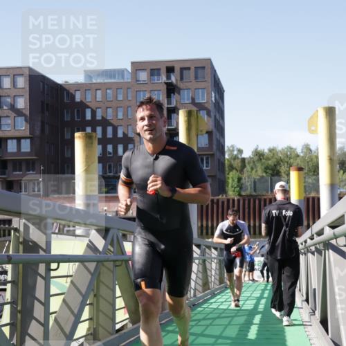 09.08.2026 - GEWOBA Citytriathlon Bremen Yannick Fuchs http://msf.ph/oto/9931726 09.08.2026 10:16:20 Schwimmen 300, 321, 375 meine-sportfotos.de