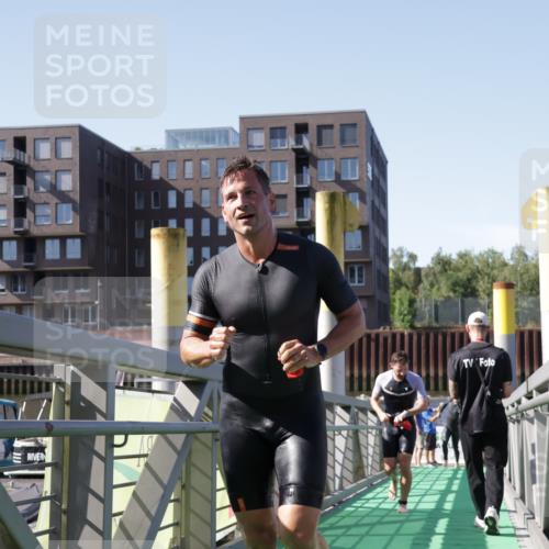 09.08.2026 - GEWOBA Citytriathlon Bremen Yannick Fuchs http://msf.ph/oto/9931727 09.08.2026 10:16:21 Schwimmen 300, 321, 375 meine-sportfotos.de