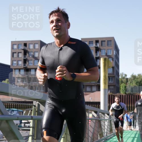 09.08.2026 - GEWOBA Citytriathlon Bremen Yannick Fuchs http://msf.ph/oto/9931728 09.08.2026 10:16:21 Schwimmen 300, 321, 375 meine-sportfotos.de