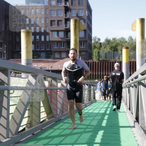 09.08.2026 - GEWOBA Citytriathlon Bremen Yannick Fuchs http://msf.ph/oto/9931730 09.08.2026 10:16:22 Schwimmen 300, 321, 375 meine-sportfotos.de