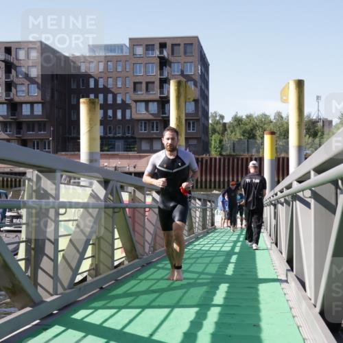 09.08.2026 - GEWOBA Citytriathlon Bremen Yannick Fuchs http://msf.ph/oto/9931731 09.08.2026 10:16:22 Schwimmen 300, 321, 375 meine-sportfotos.de