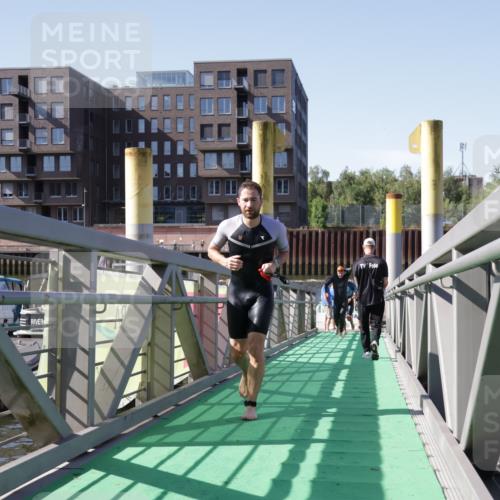 09.08.2026 - GEWOBA Citytriathlon Bremen Yannick Fuchs http://msf.ph/oto/9931733 09.08.2026 10:16:23 Schwimmen 300, 315, 321, 375, 416 meine-sportfotos.de
