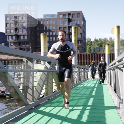 09.08.2026 - GEWOBA Citytriathlon Bremen Yannick Fuchs http://msf.ph/oto/9931737 09.08.2026 10:16:23 Schwimmen 300, 315, 321, 375, 416 meine-sportfotos.de