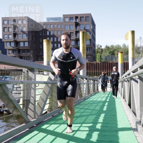 09.08.2026 - GEWOBA Citytriathlon Bremen Yannick Fuchs http://msf.ph/oto/9931739 09.08.2026 10:16:23 Schwimmen 300, 315, 321, 375, 416 meine-sportfotos.de