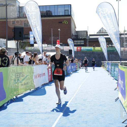 09.08.2026 - GEWOBA Citytriathlon Bremen Yannick Fuchs http://msf.ph/oto/9931750 09.08.2026 14:33:04 Ziel 958 meine-sportfotos.de