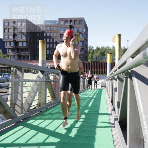 09.08.2026 - GEWOBA Citytriathlon Bremen Yannick Fuchs http://msf.ph/oto/9931799 09.08.2026 10:17:07 Schwimmen 295, 319, 327, 364, 369, 378, 392, 403, 447, 463 meine-sportfotos.de
