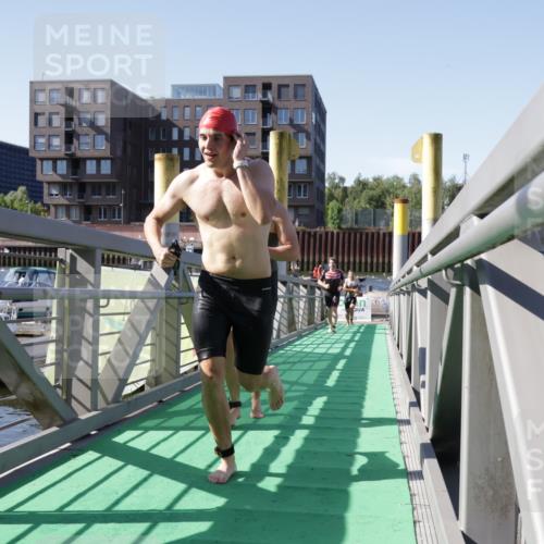 09.08.2026 - GEWOBA Citytriathlon Bremen Yannick Fuchs http://msf.ph/oto/9931800 09.08.2026 10:17:07 Schwimmen 295, 319, 327, 364, 369, 378, 392, 403, 447, 463 meine-sportfotos.de