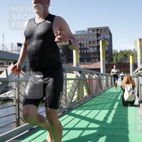 09.08.2026 - GEWOBA Citytriathlon Bremen Yannick Fuchs http://msf.ph/oto/9931855 09.08.2026 10:18:15 Schwimmen 288, 303, 350, 388, 396, 478, 529 meine-sportfotos.de