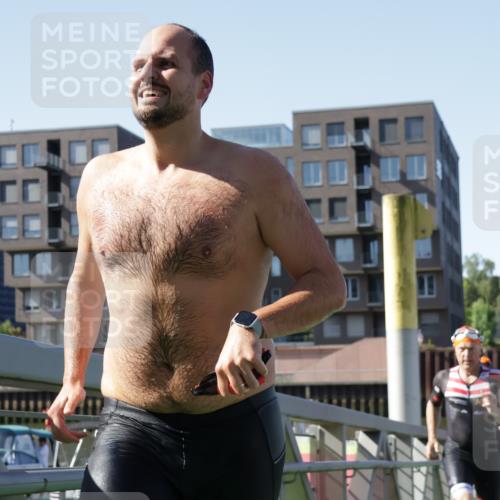 09.08.2026 - GEWOBA Citytriathlon Bremen Yannick Fuchs http://msf.ph/oto/9931941 09.08.2026 10:19:36 Schwimmen 305, 344, 353, 382, 407, 430, 443, 456, 490, 515, 517, 520 meine-sportfotos.de