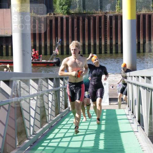 09.08.2026 - GEWOBA Citytriathlon Bremen Yannick Fuchs http://msf.ph/oto/9932004 09.08.2026 10:20:35 Schwimmen 292, 330, 361, 385, 458, 481, 500, 526 meine-sportfotos.de
