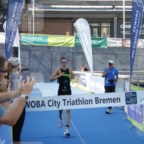 09.08.2026 - GEWOBA Citytriathlon Bremen Yannick Fuchs http://msf.ph/oto/9932021 09.08.2026 10:58:10 Ziel 365 meine-sportfotos.de