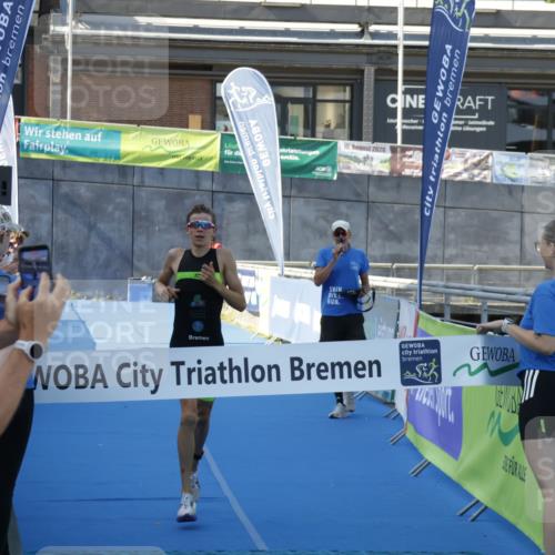 09.08.2026 - GEWOBA Citytriathlon Bremen Yannick Fuchs http://msf.ph/oto/9932023 09.08.2026 10:58:10 Ziel 365 meine-sportfotos.de