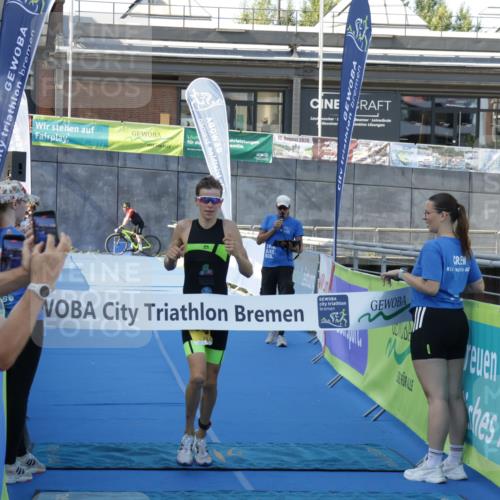 09.08.2026 - GEWOBA Citytriathlon Bremen Yannick Fuchs http://msf.ph/oto/9932028 09.08.2026 10:58:11 Ziel 365 meine-sportfotos.de
