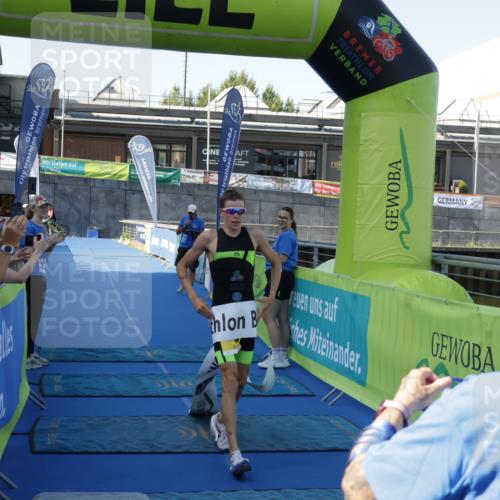 09.08.2026 - GEWOBA Citytriathlon Bremen Yannick Fuchs http://msf.ph/oto/9932039 09.08.2026 10:58:13 Ziel 365 meine-sportfotos.de