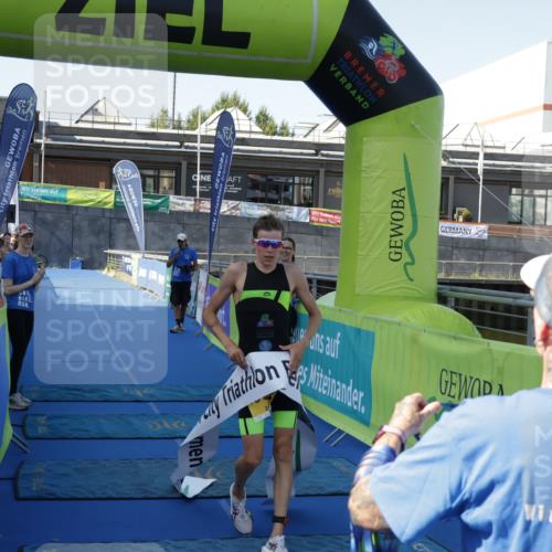 09.08.2026 - GEWOBA Citytriathlon Bremen Yannick Fuchs http://msf.ph/oto/9932044 09.08.2026 10:58:13 Ziel 365 meine-sportfotos.de