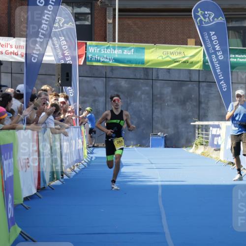 09.08.2026 - GEWOBA Citytriathlon Bremen Yannick Fuchs http://msf.ph/oto/9932058 09.08.2026 11:01:58 Ziel 282 meine-sportfotos.de