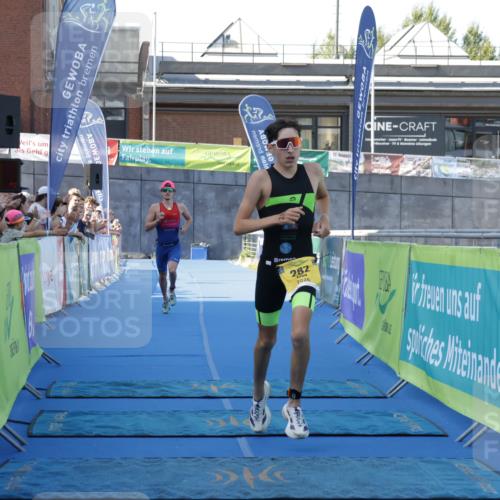 09.08.2026 - GEWOBA Citytriathlon Bremen Yannick Fuchs http://msf.ph/oto/9932071 09.08.2026 11:02:02 Ziel 282, 285 meine-sportfotos.de